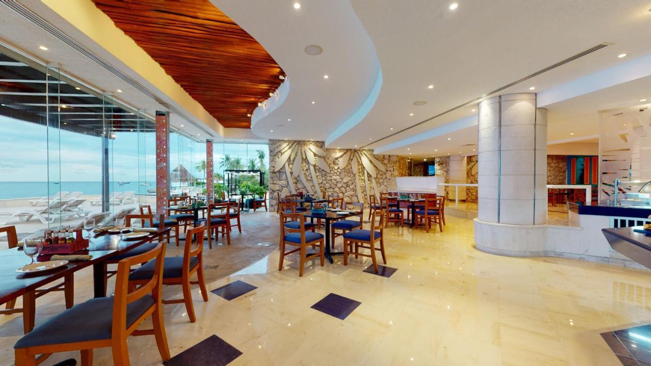 Grand Park Royal Cozumel Hotel Bagian luar foto The restaurant at the hotel