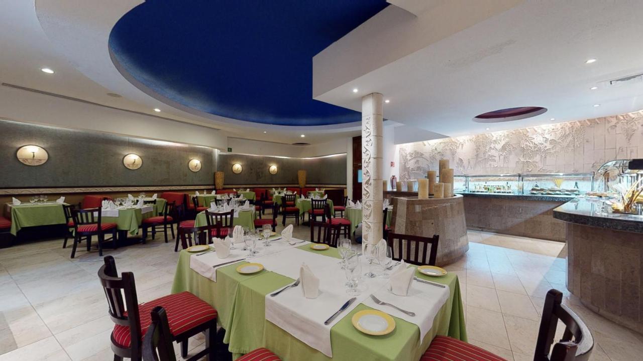 Grand Park Royal Cozumel Hotel Bagian luar foto Restaurant at the hotel