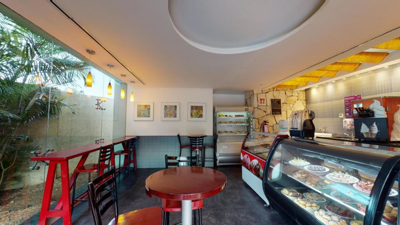 Grand Park Royal Cozumel Hotel Bagian luar foto A pastry shop in Mexico City