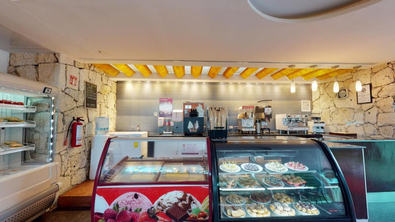 Grand Park Royal Cozumel Hotel Bagian luar foto Gelateria in India